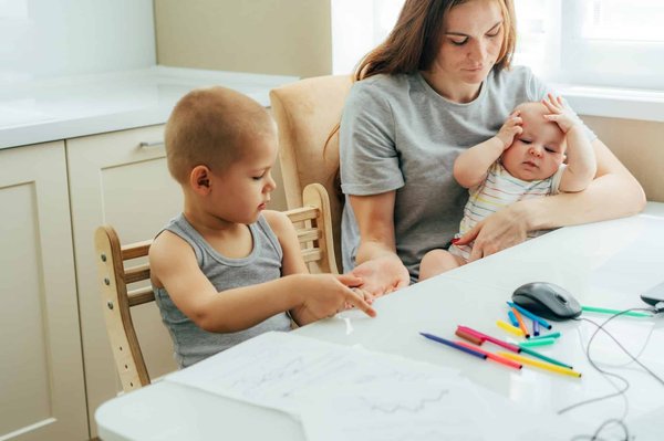 Comment bien choisir une entreprise de ménage et de garde d'enfants ?