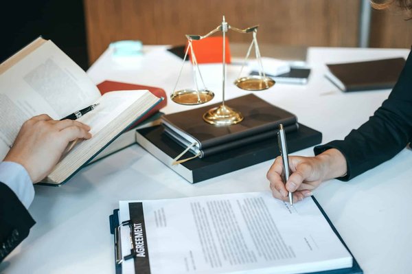 Cabinet d'avocat, en droit des affaires : qu'est-ce que c'est et pourquoi en avoir besoin ?